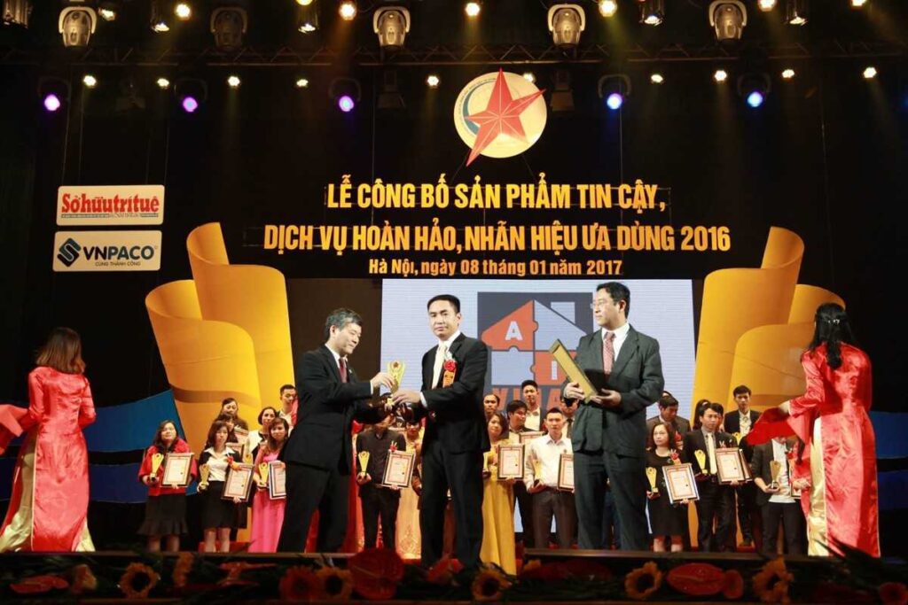 Nội thất vinai nhận cúp vàng sản phẩm tin cậy- dịch vụ hoàn hảo- nhãn hiệu ưa dùng 2016